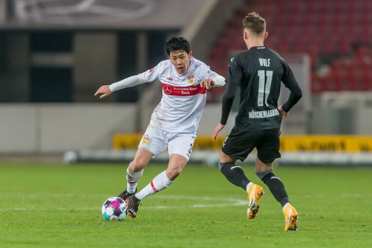 ボランチで抜群の存在感を放つ遠藤 ©Getty Images