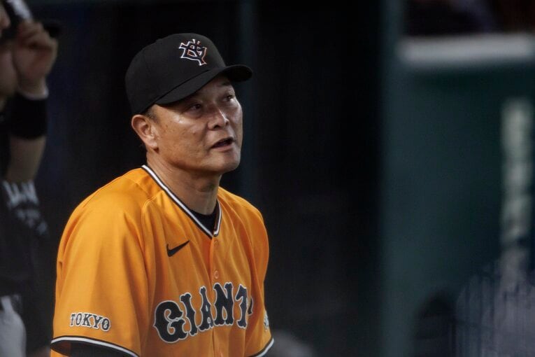 阿部慎之助前監督の退任で急遽、監督代行の座に就くことになった橋上秀樹氏。巨人在籍経験のない「外様」指揮官は史上初　©Kiichi Matsumoto