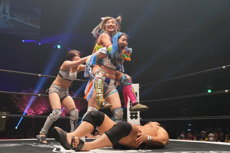 「お前、あの騒動があったのによく来たな」“今のプロレス批判”で炎上した前田日明に、ウナギ・サヤカがモノ申した真意「ぶん殴られようが…」(22)