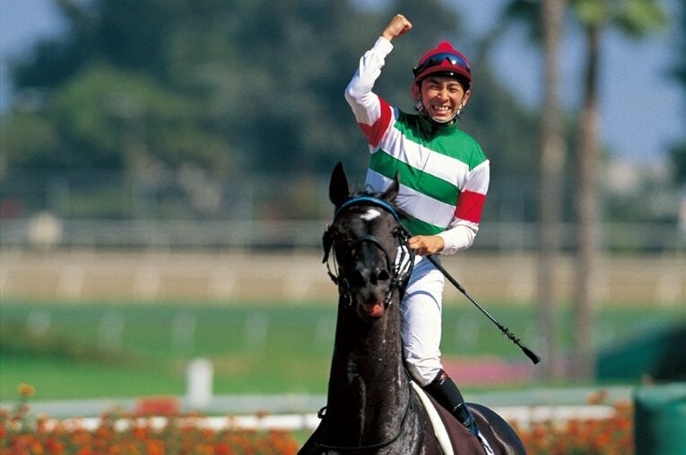 父スペシャルウィーク、母キロフプリミエール（英）。栗東・角居勝彦厩舎。'04年にデビュー、'05年オークス制覇。続くアメリカンオークスで父内国産の日本調教馬初の海外GI制覇。'06年引退、繁殖牝馬となり3頭のGI馬を輩出。今年2月27日没。通算6戦5勝 ／ photograph by Kiichi Yamamoto