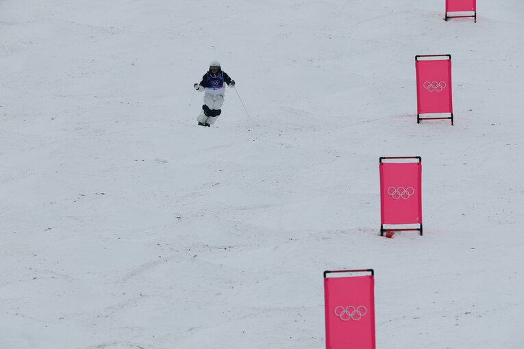 堀島の滑りを連続写真で　©Kaoru Watanabe/JMPA