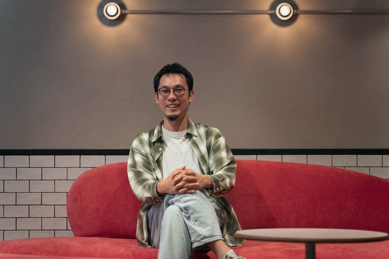 早大卒業後、現在は大手メディア企業でWeb広告の商品企画担当として活躍する重綱　©Shiro Miyake