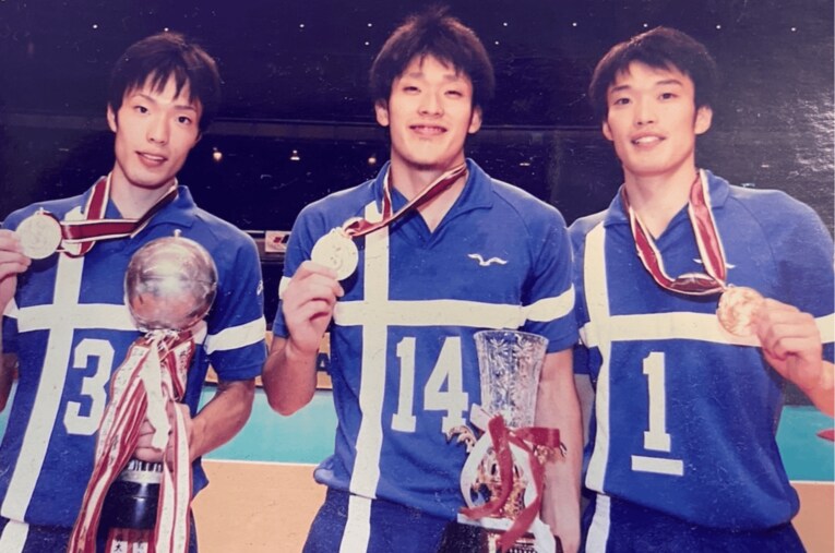 東海大学時代の深津三兄弟。左から三男・英臣、現在は日本代表コーチの次男・貴之、パリ五輪に出場する長男・旭弘　©Hideomi Fukatsu
