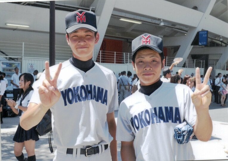 横浜高時代の近藤（右）。左は1学年下の後輩、尾関一旗（写真=尾関さん提供）