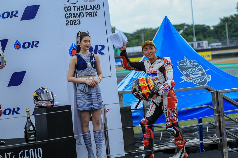 キャリア初の表彰台に呼ばれた古里太陽　©Satoshi Endo