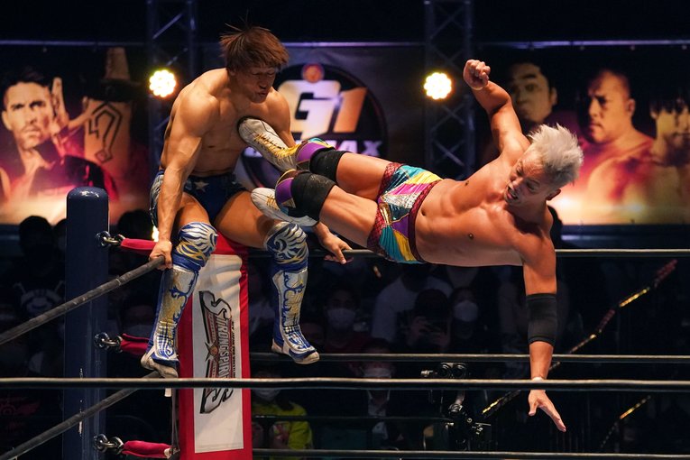 オカダの代名詞とも言える高打点のドロップキック