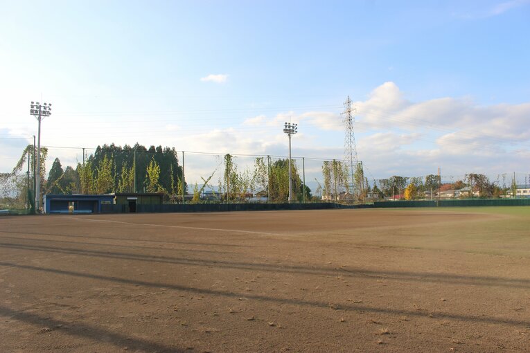 周囲は田畑に囲まれた静かな環境だけに、野球に集中できるコンディションだ　©NumberWeb