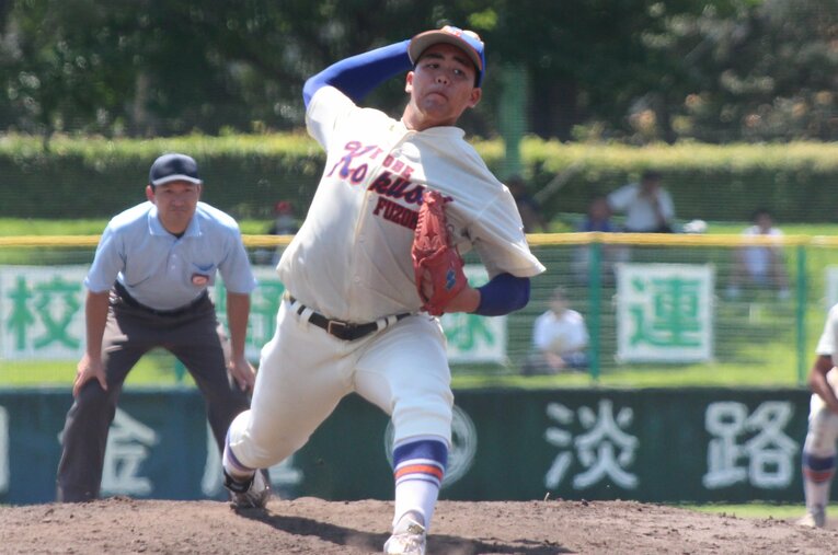 ソフトバンクから育成7位で指名を受けた神戸国際大附高の津嘉山憲志郎。トミー・ジョン手術後もチームでは中心的な役割を果たした ／ photograph by Fumi Sawai