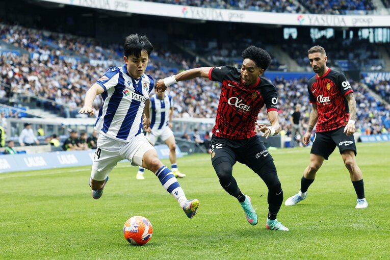 「至る所に14番ユニの子供」久保建英が“バスクで愛される日常”を激写「甥っ子がタケクボって応援してるんだ」醸造所レストランオーナーのこぼれ話(8)