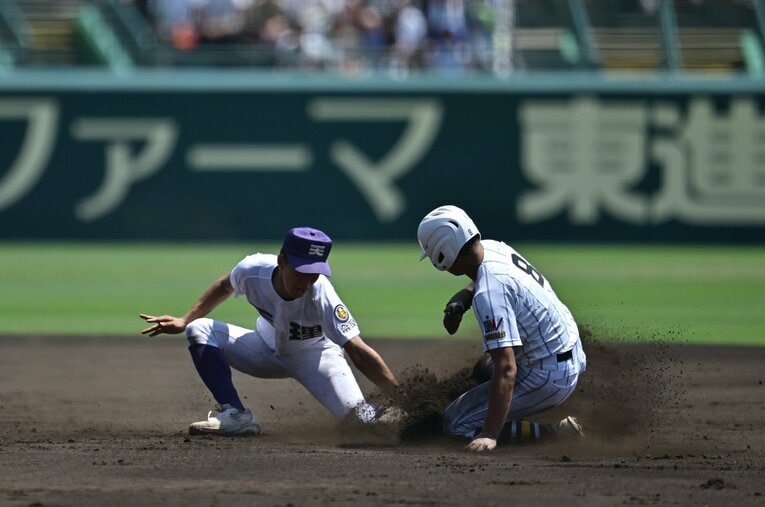 ビデオ検証以外でもきわどいタッチプレーは数多かった　©Hideki Sugiyama