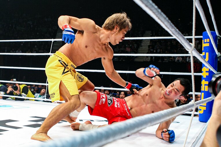 キム・ジョンマンに判定で勝利した金原　©Susumu Nagao