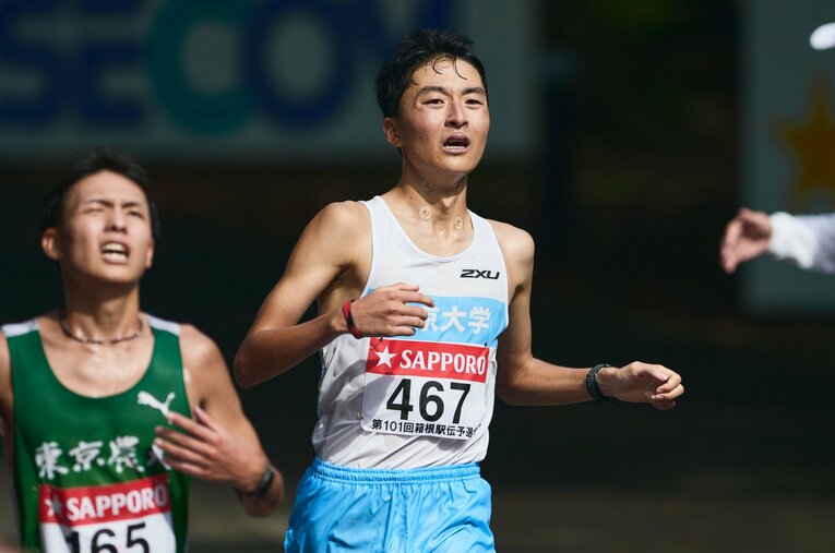 酷暑で様々な波乱が起きた10月の予選会。秋吉も暑さに苦しみ学生連合チームの「11番手」でのゴールに　©Yuki Suenaga