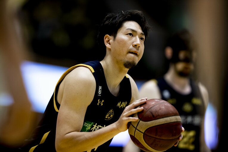 安齋HCの指令を受け、前髪を上げてコートに立った比江島。ご利益はしっかり生きていた