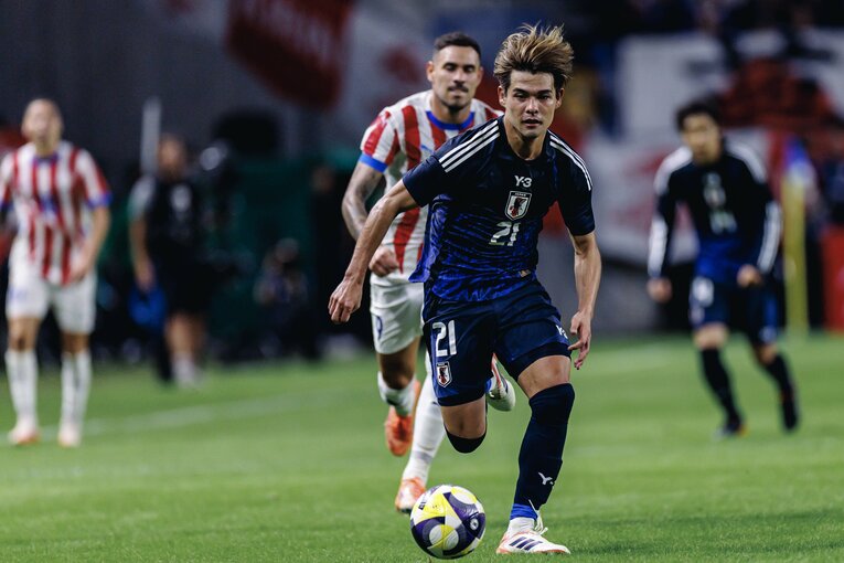 パラグアイ戦の佐野は攻守にハードワークした　©Kiichi Matsumoto