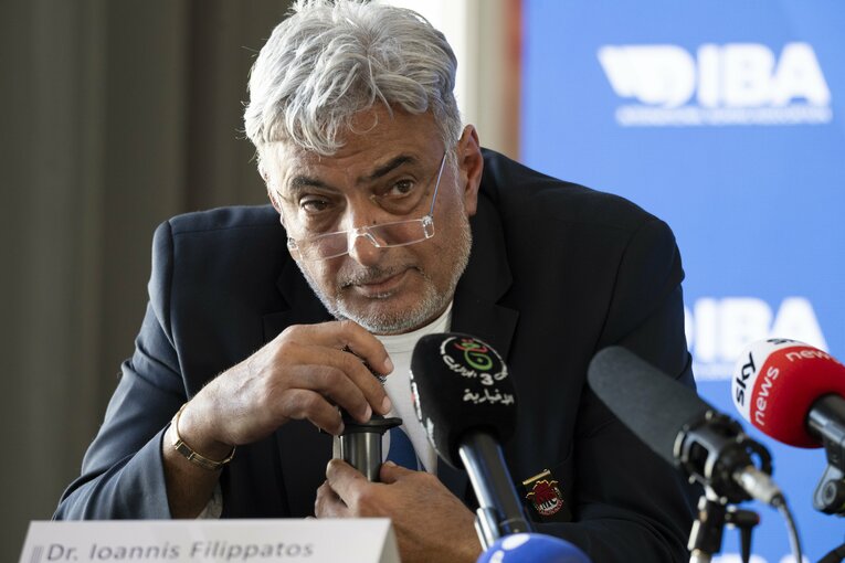 ケリフとリン・ユーティンのパリ五輪出場を批判したIBAの会見　©Getty Images