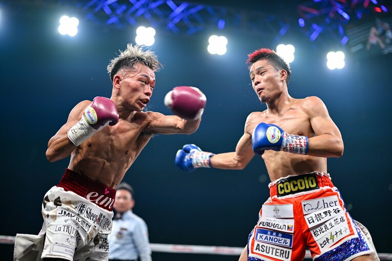 日本バンタム級王者の堤聖也（左）との激闘は、年間最高試合にも選出された　©︎Hiroaki Yamaguchi