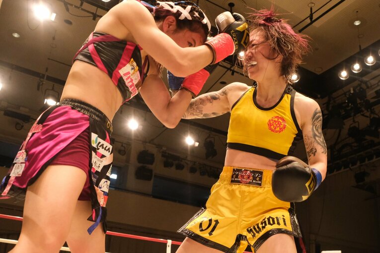 あえて接近戦を主体とした“総力戦”の闘いぶりだった