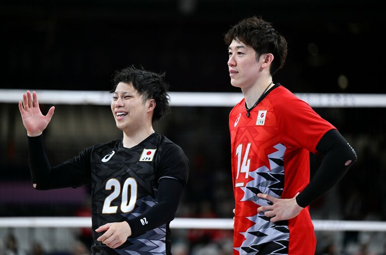 パリ五輪後に石川祐希（右）とかわした会話を明かした山本智大 ／ photograph by Asami Enomoto/JMPA