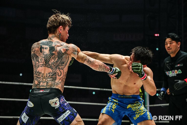 『超RIZIN.5』平本蓮vs.カルシャガ・ダウトベック　©RIZIN FF