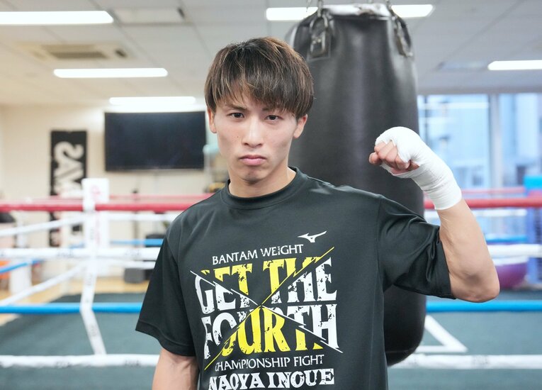 12月7日、仕上がりの良さをアピールする井上尚弥（大橋ジム提供）©JIJI PRESS