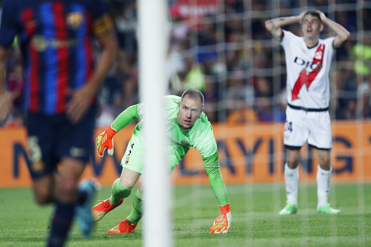 “財政難なのに大補強”バルサを激写　誹謗中傷されたデヨンクへの拍手、33歳レバンドフスキが作る深みとは〈次戦は久保建英ソシエダ〉(20)