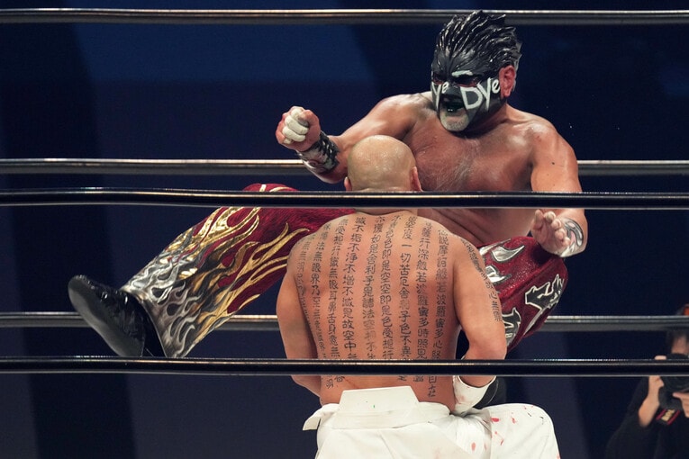 フィニッシュはシャイニングウィザードだった