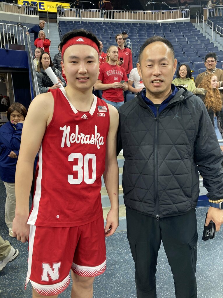 視察に訪れたJBA東野智弥技術委員長と　©︎Daisuke Sugiura