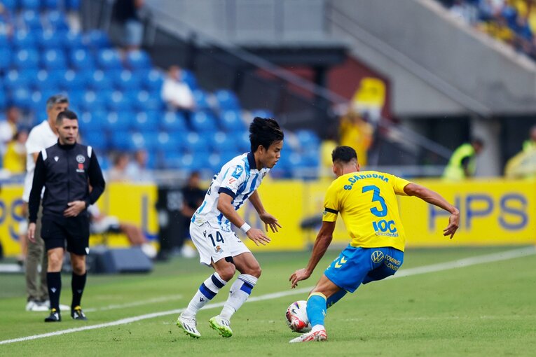 3戦連続MVP久保建英が「ユニ引っ張られても突破」気になる右足テーピングとシルバ引退の影響…“タケの配信に映らない表情”を撮った(12)