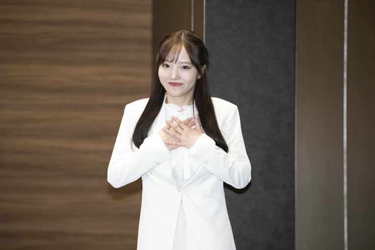 笑顔で会見場へと登場した本田真凜　©Asami Enomoto