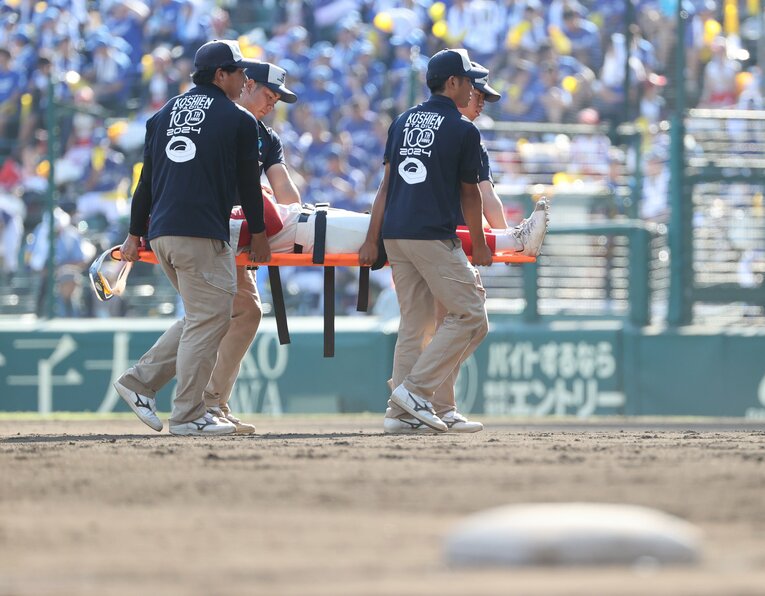 大会中は足をつるなど試合が中断するケースが目立った　©JIJI PRESS