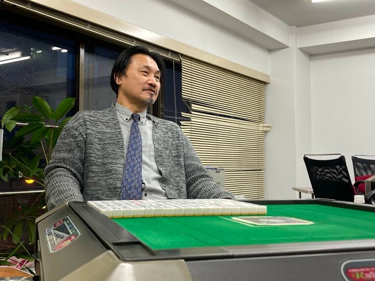 インタビューに応える加藤哲郎氏