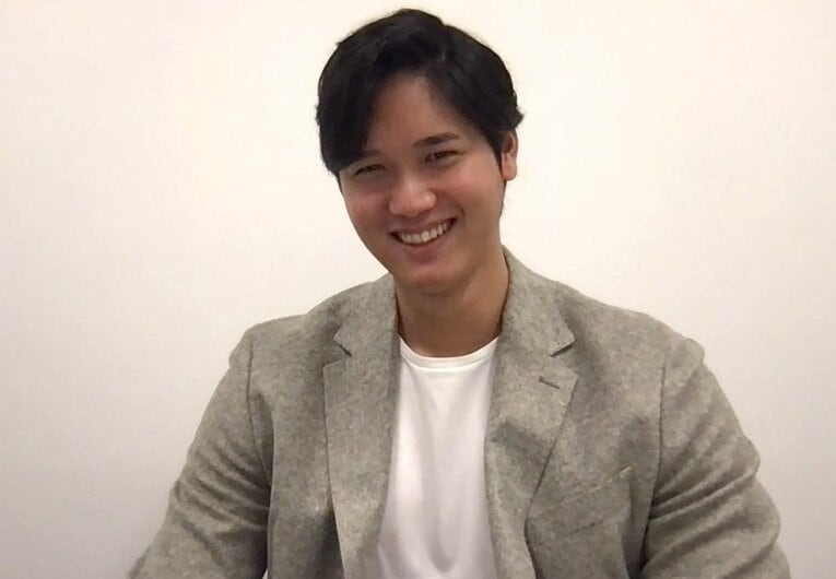 MVPの発表後、「MLBネットワーク」に出演した大谷　©JIJI PRESS/MLB Network