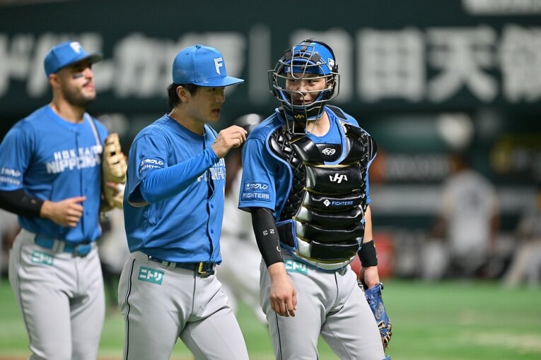 ベテラン・伏見（右）は北山（中）を冷静にリード、ピンチを常に最少失点で切り抜けた　©Hideki Sugiyama