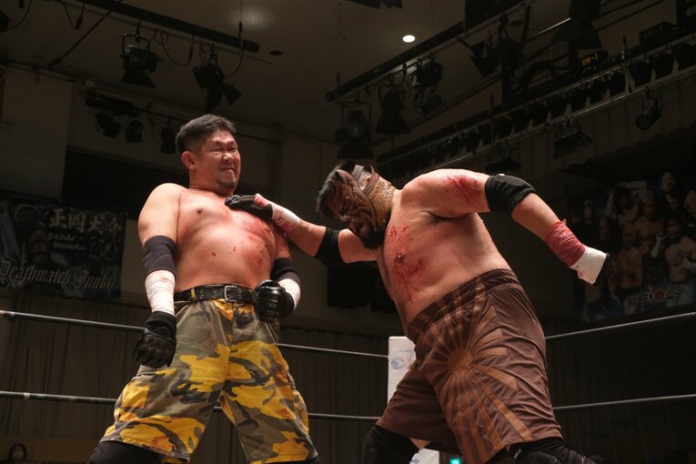 蛍光灯で殴り合い、大流血して…メキシコ人デスマッチファイター「もっと日本にいたい」ビオレント・ジャックの切実な思い「外国人がって…でも、ここがオレの家」(29)