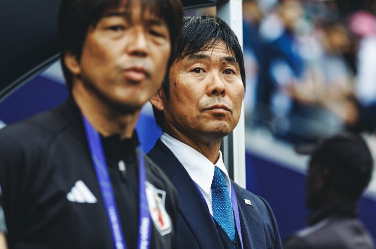 イランに敗れ、アジア杯ベスト8で敗退となった日本代表。現地で取材を行った記者が見た「失敗の本質」 ／ photograph by Kiichi Matsumoto