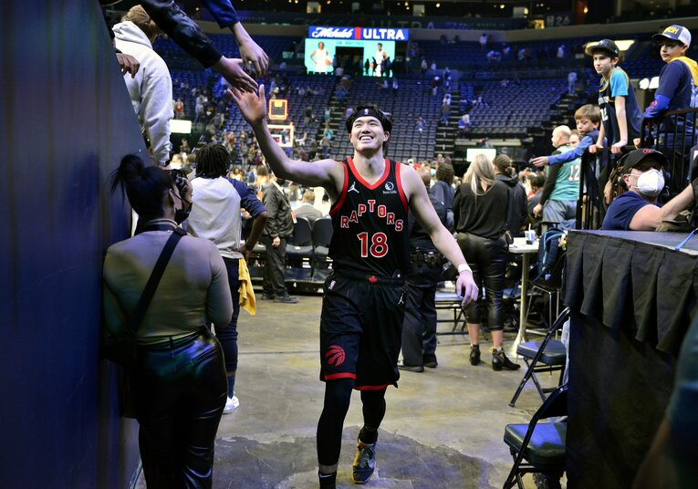 ようやく今シーズン初出場を果たした渡邊。その表情は笑顔で溢れていた　©︎AP/AFLO