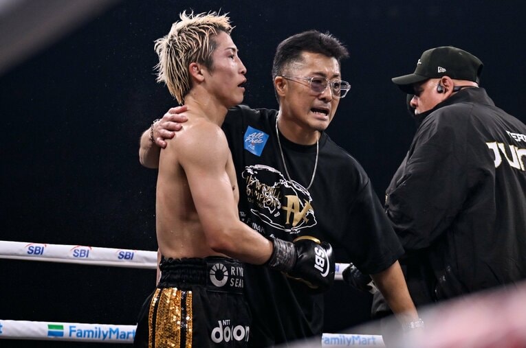井上尚弥と中谷潤人のビッグマッチの試合展開に大きな影響をおよぼした真吾トレーナーの「声掛け」とはどんなものだったのか？ ／ photograph by Hiroaki Finito Yamaguchi