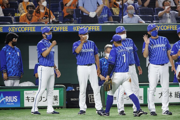 今年からコーチ陣に加わった齋藤（一番右）　©Kiichi Matsumoto
