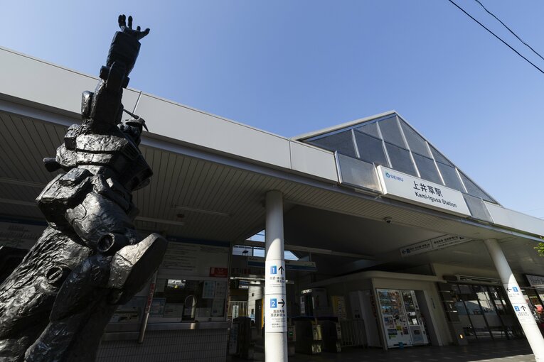 駅前にあったガンダム像