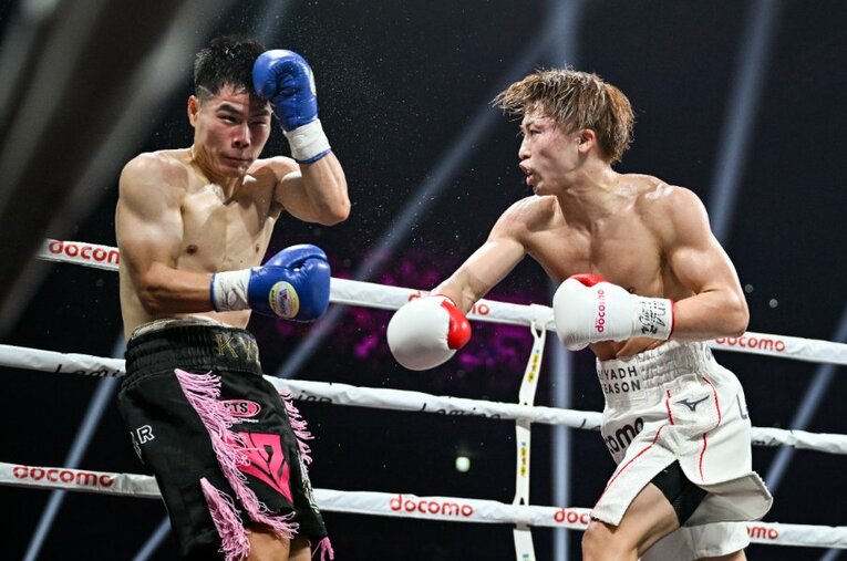 井上尚弥の右ストレートがキム・イェジュンの顔面を打ち抜いた瞬間。4ラウンド2分25秒、文句なしの圧勝だった ／ photograph by Hiroaki Yamaguchi