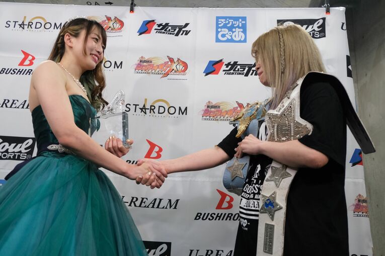 朱里が大号泣、林下詩美は放心状態に… スターダム“赤いベルト”をかけたベストバウトと選手たちが味わった挫折(22)