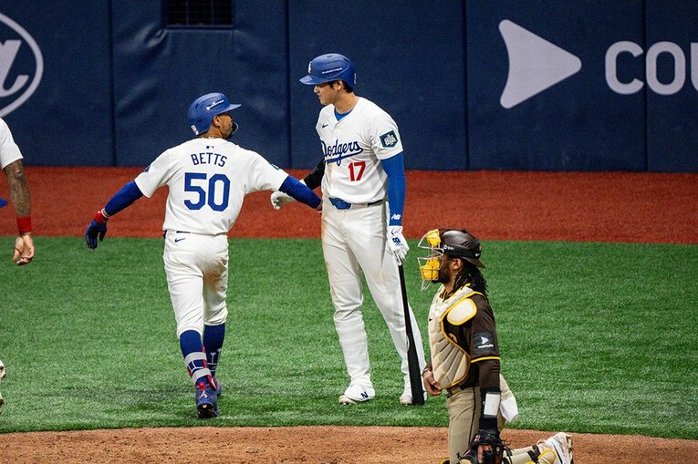 【大谷さん＆ベッツの仲良しショット】 ／ photograph by Nanae Suzuki