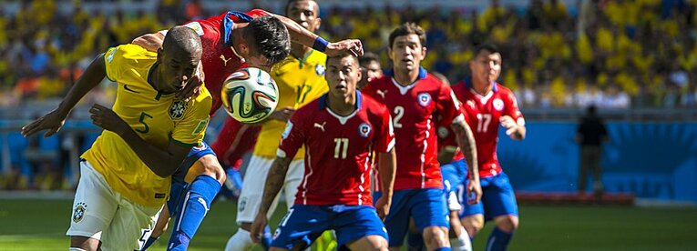 ＜日本代表が学ぶべきスタイル＞ 城福浩 「チリが見せた“アクション”のサッカーを」(1) ／ photograph by Getty Images