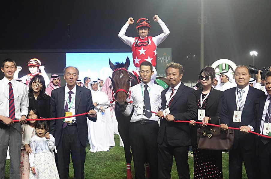 武豊が快勝、日本馬は1勝&2着2回。未知のサウジ遠征は偉大な一歩だ。<Number Web> photograph by Satoshi Hiramatsu