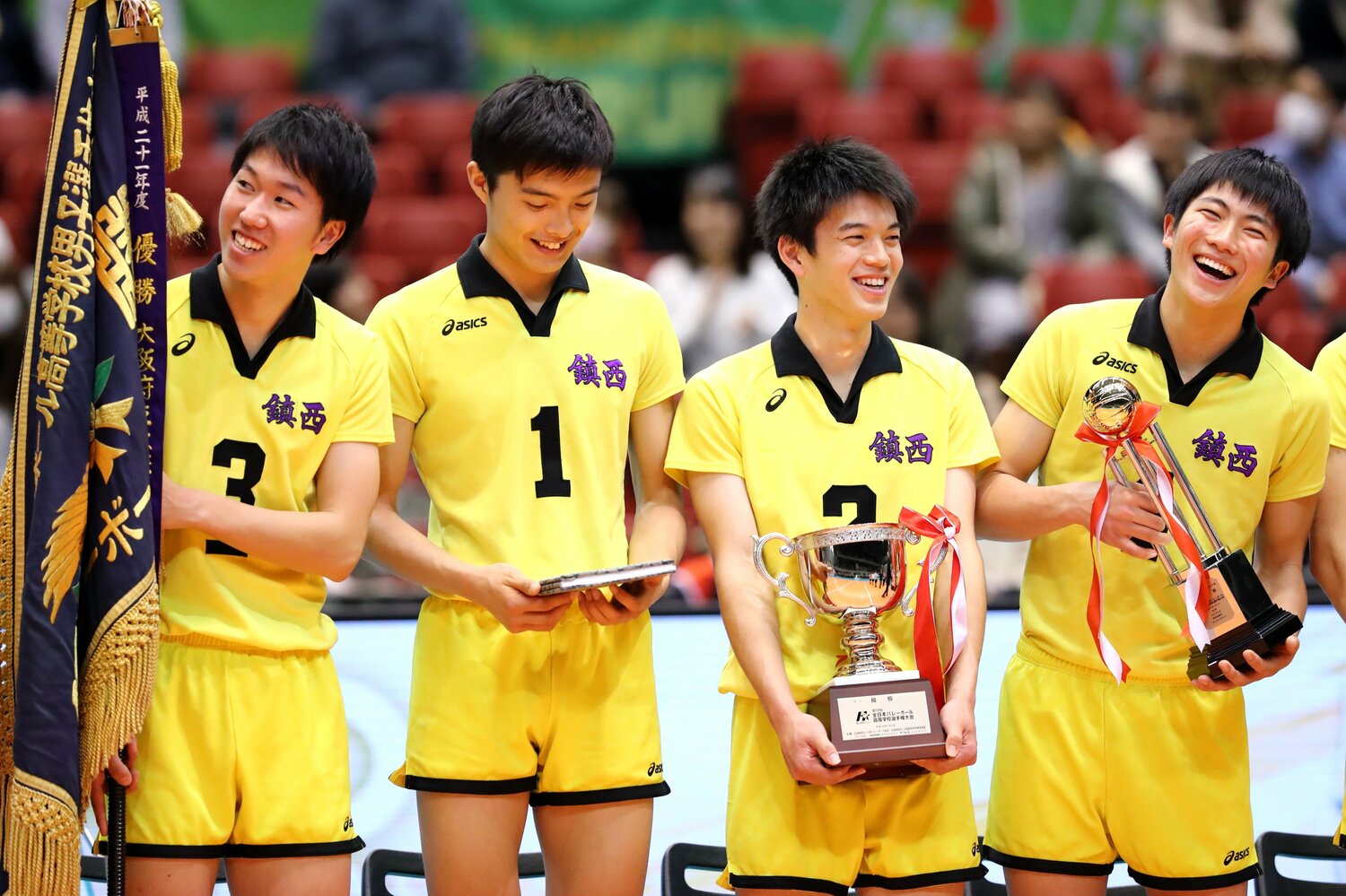 高1で春高バレー制覇を経験した水町泰杜（右）©︎Naoki Nishimura/AFLO SPORT