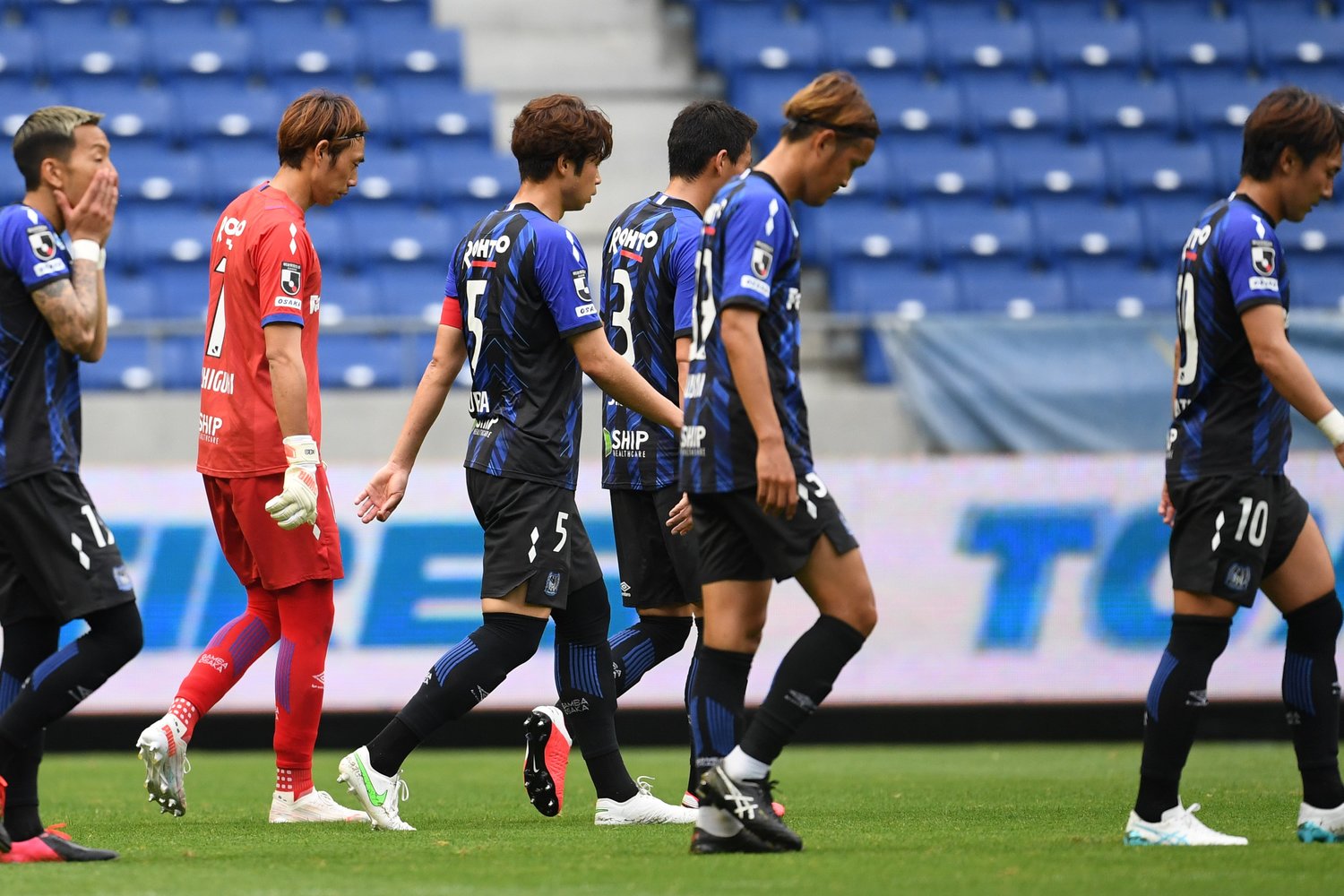 ガンバｖｓ浦和 前半給水後