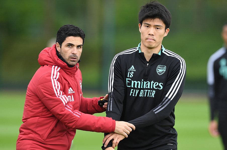 「やはりアーセナルの2人はいいCBだと」冨安健洋が名門退団前、元同僚を称賛＋恩師に感謝していた「正しいと思って勉強を」話はそこで終わらず…＜Number Web＞ photograph by Stuart MacFarlane/Getty Images