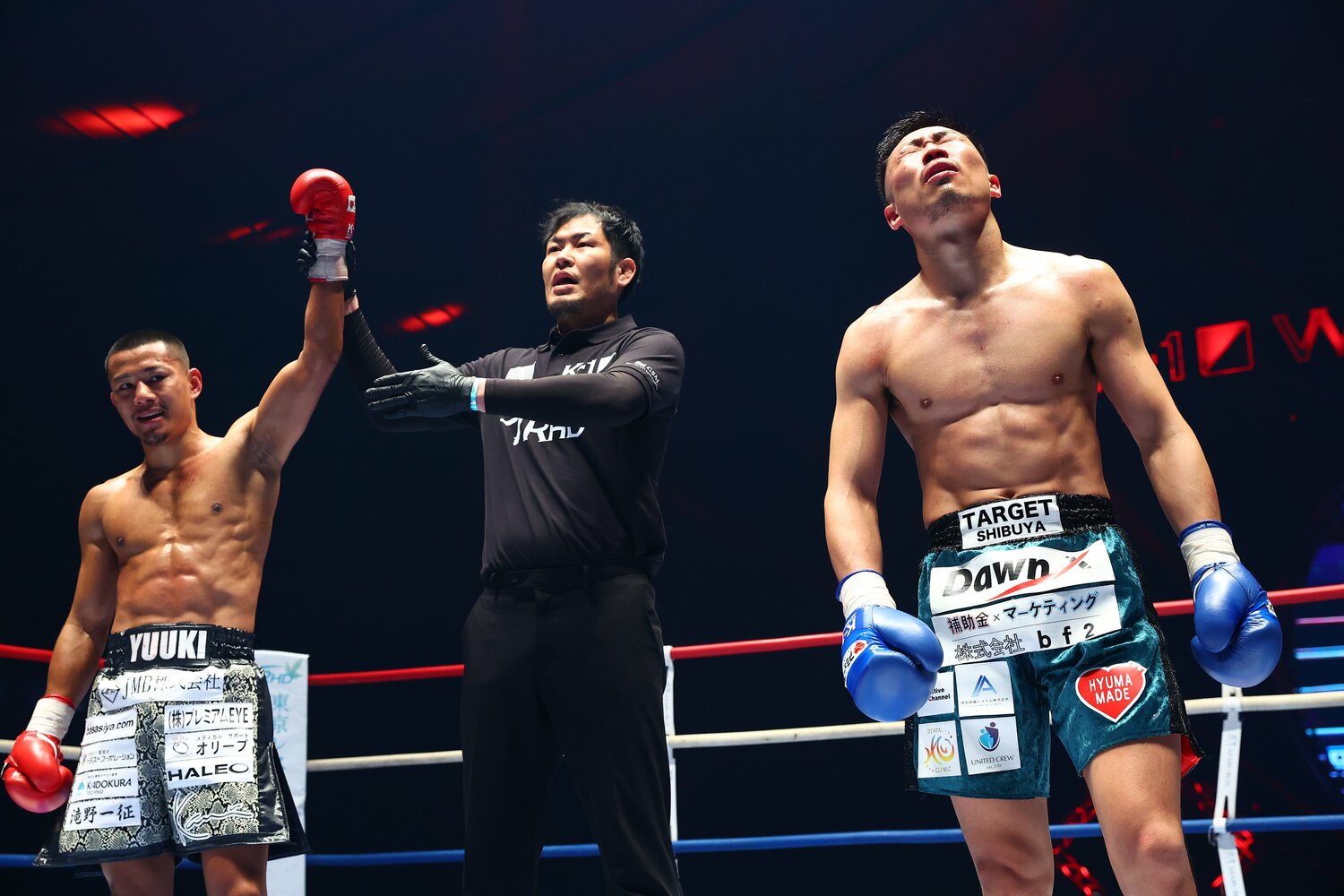 延長判定でK-1の江川優生の勝利となり、悔しさを隠せないRISEの常陸飛雄馬　©RISE/Chiyo Yamamoto