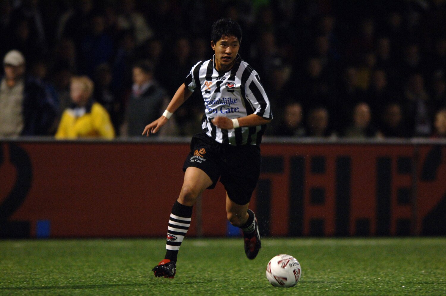 ヘラクレス・アルメロではデビュー戦でゴールを決めるなど、加入した05-06シーズンはチーム最多の8ゴールを挙げた（2006年）©︎Getty Images