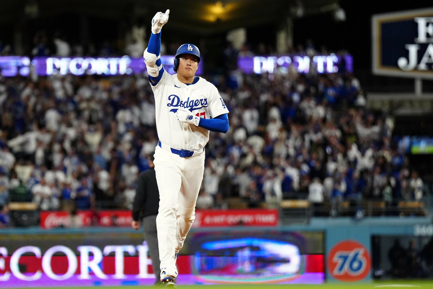 3本のアーチを描いたブルワーズとの第4戦　©Getty Images